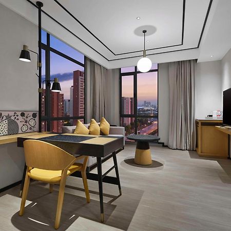 Hilton Garden Inn Tianjin Huayuan Bagian luar foto