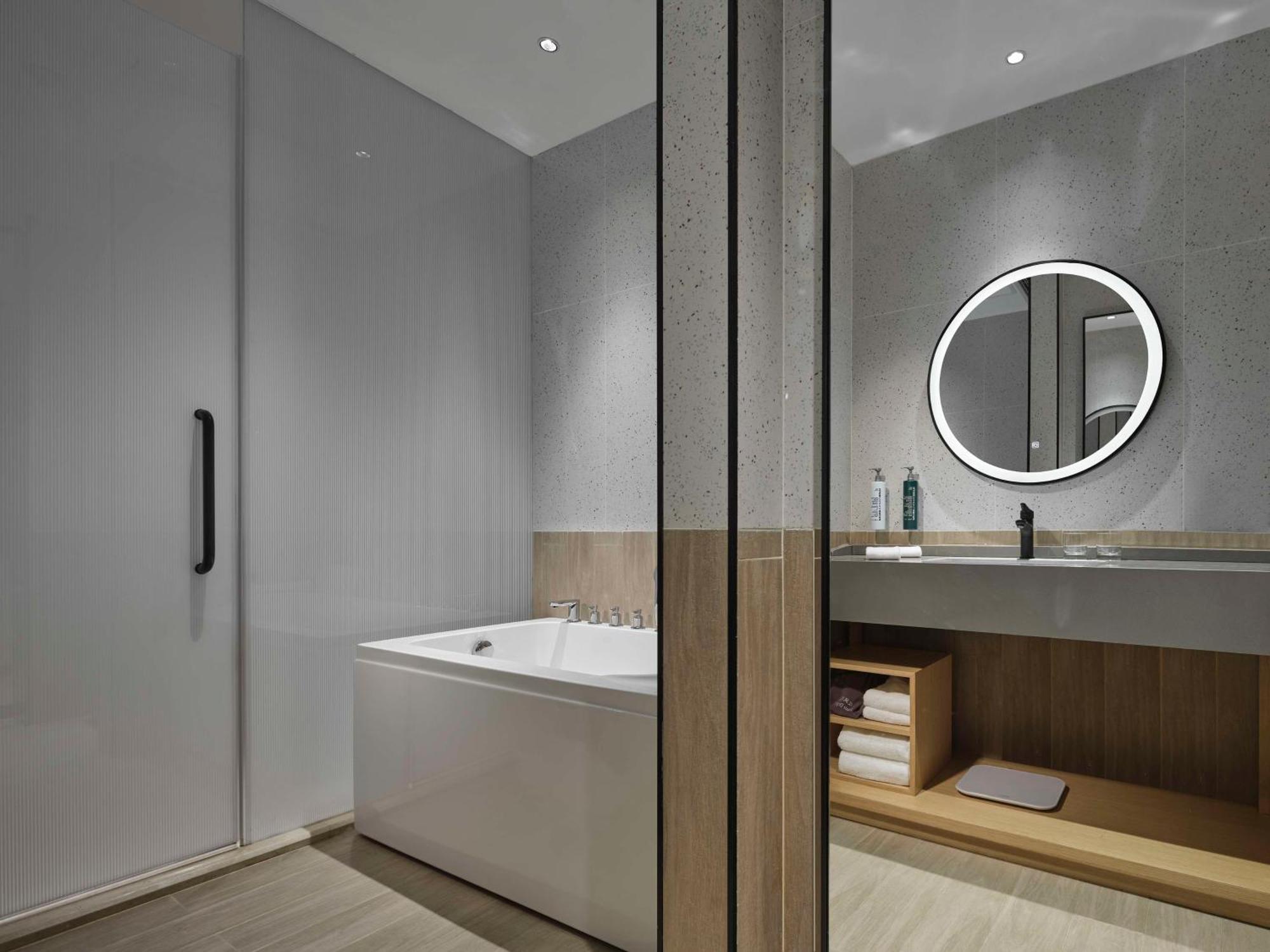 Hilton Garden Inn Tianjin Huayuan Bagian luar foto